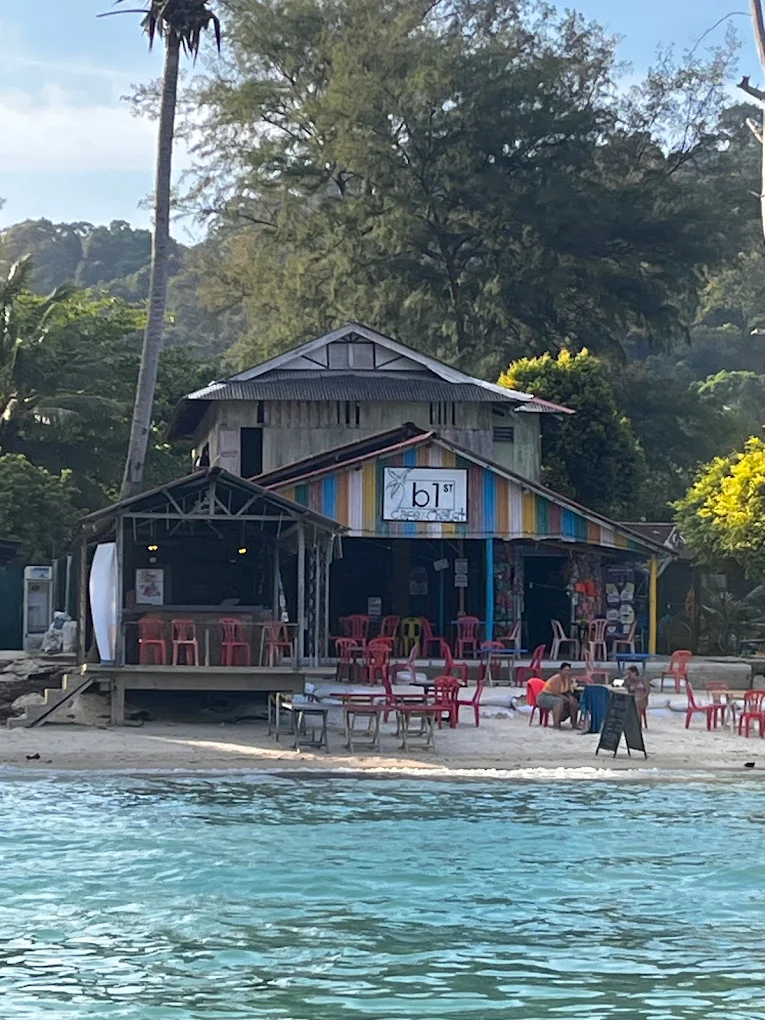B first Accomodation and Cafe
